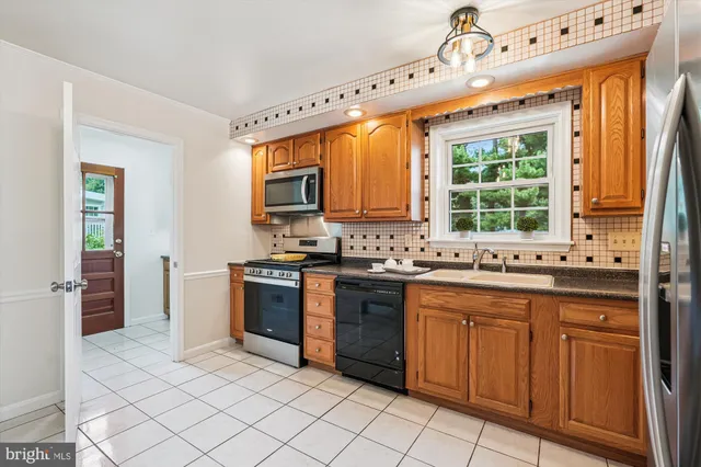 $795,900 | 18921 Clover Hill Lane, Olney, MD 20832