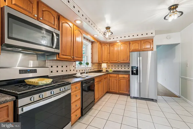 $795,900 | 18921 Clover Hill Lane, Olney, MD 20832