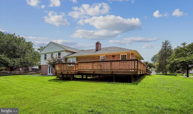 $795,900 | 18921 Clover Hill Lane, Olney, MD 20832