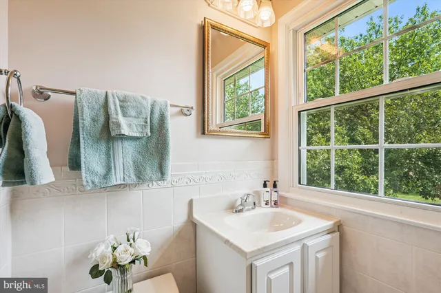 $795,900 | 18921 Clover Hill Lane, Olney, MD 20832