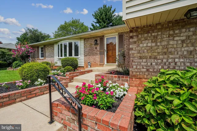 $795,900 | 18921 Clover Hill Lane, Olney, MD 20832