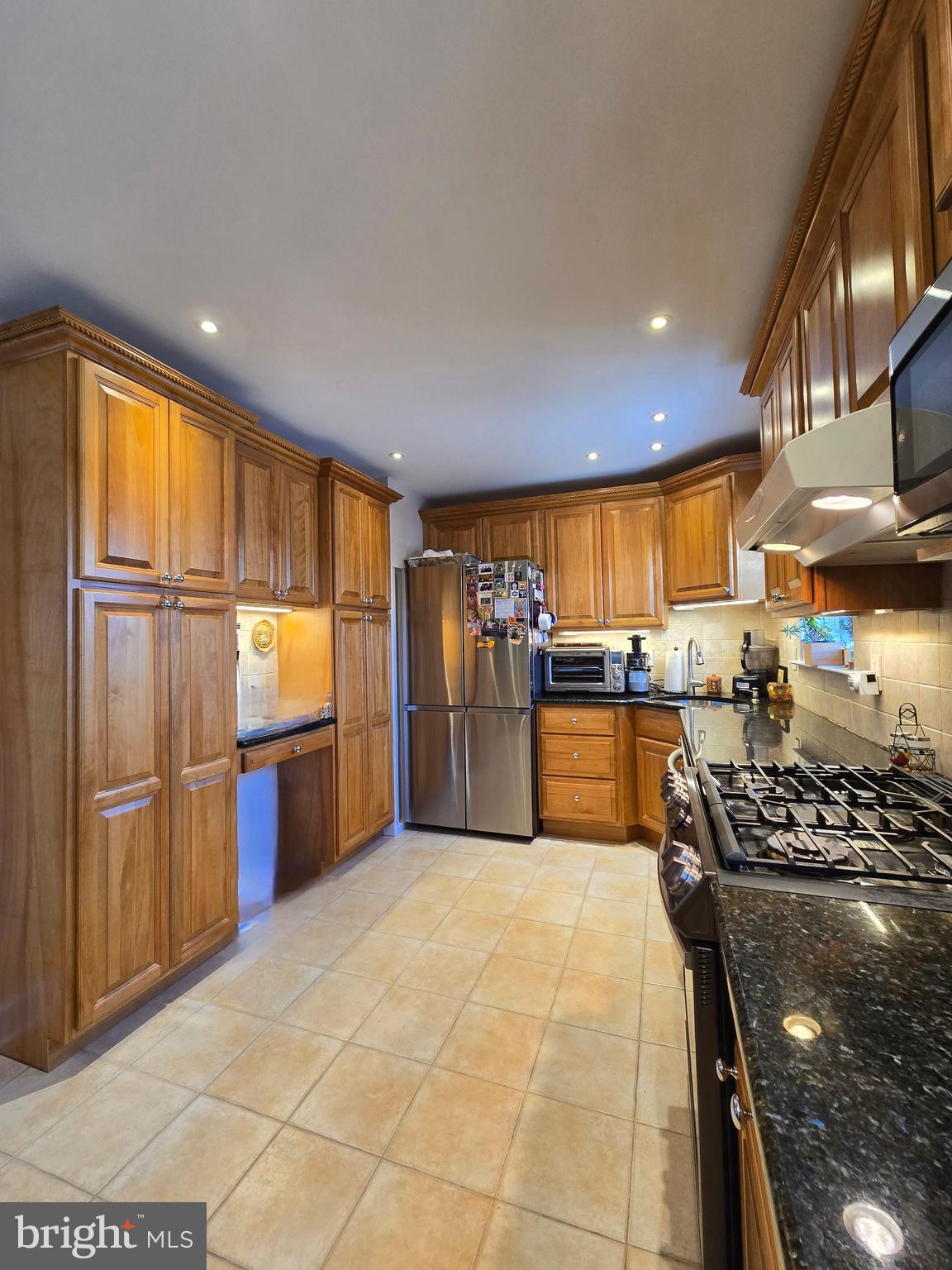 9916 Wingtip Road Philadelphia, PA 19115 - Photo 3 of 35 Gallery Image 3