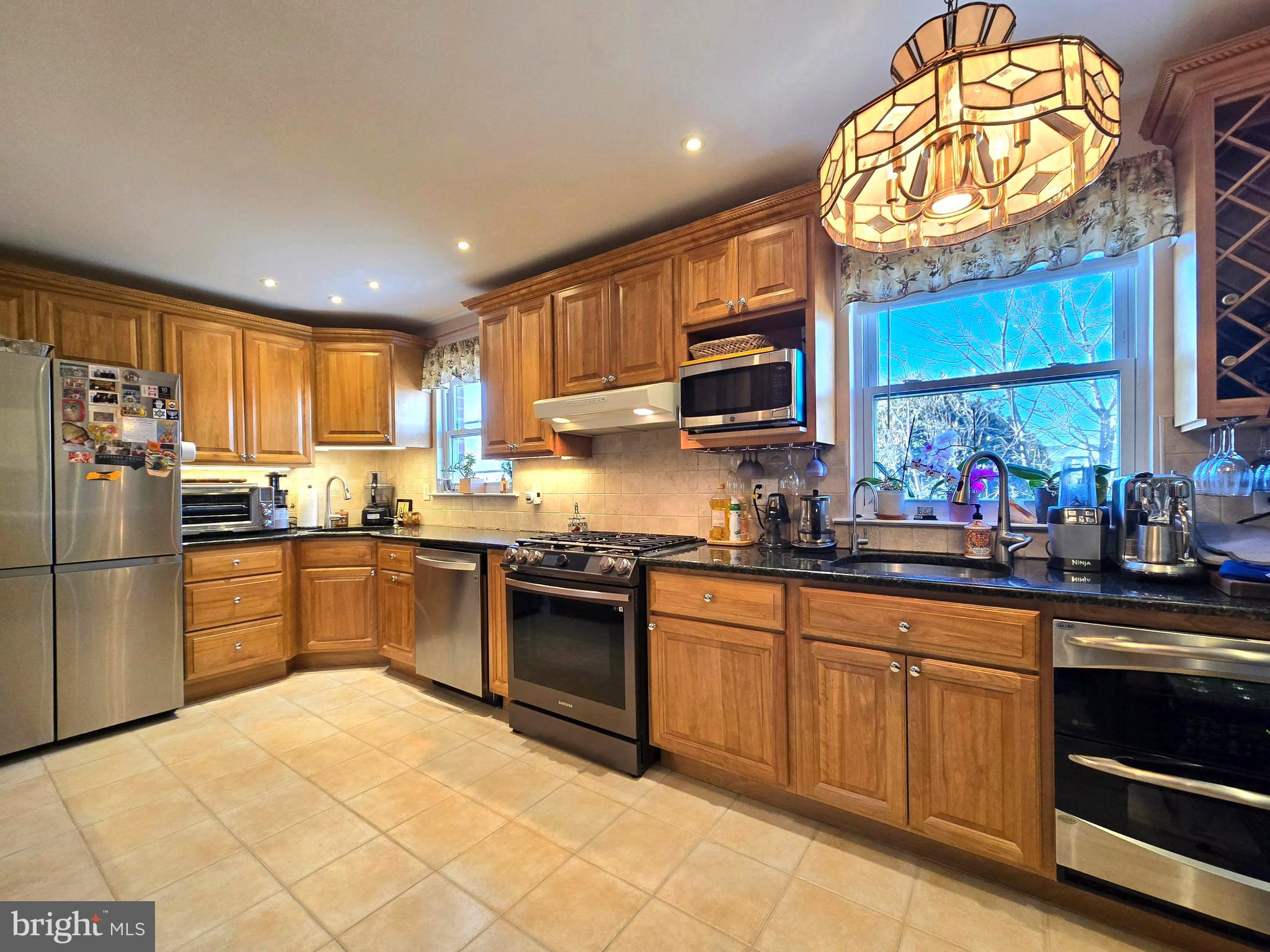 9916 Wingtip Road Philadelphia, PA 19115 - Photo 4 of 35 Gallery Image 4