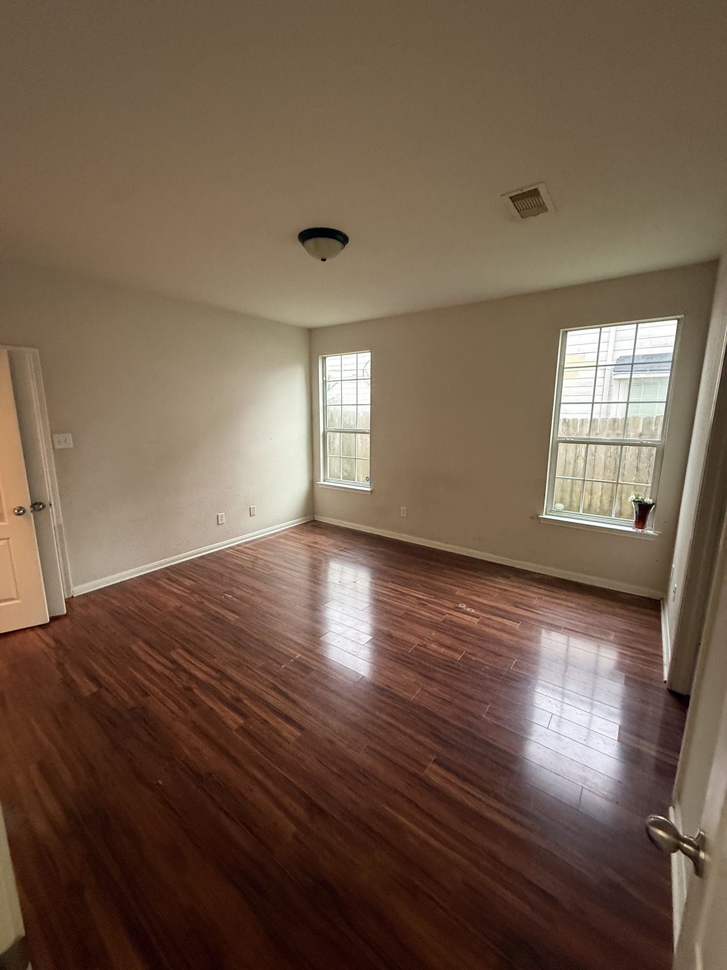 9429 Lambright Road Houston, TX 77075 - Photo 17 of 40 Tall windows and natural light in this primary bedroom.