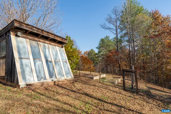 $895,000 | 9225 Howardsville Turnpike, Schuyler, VA 22969