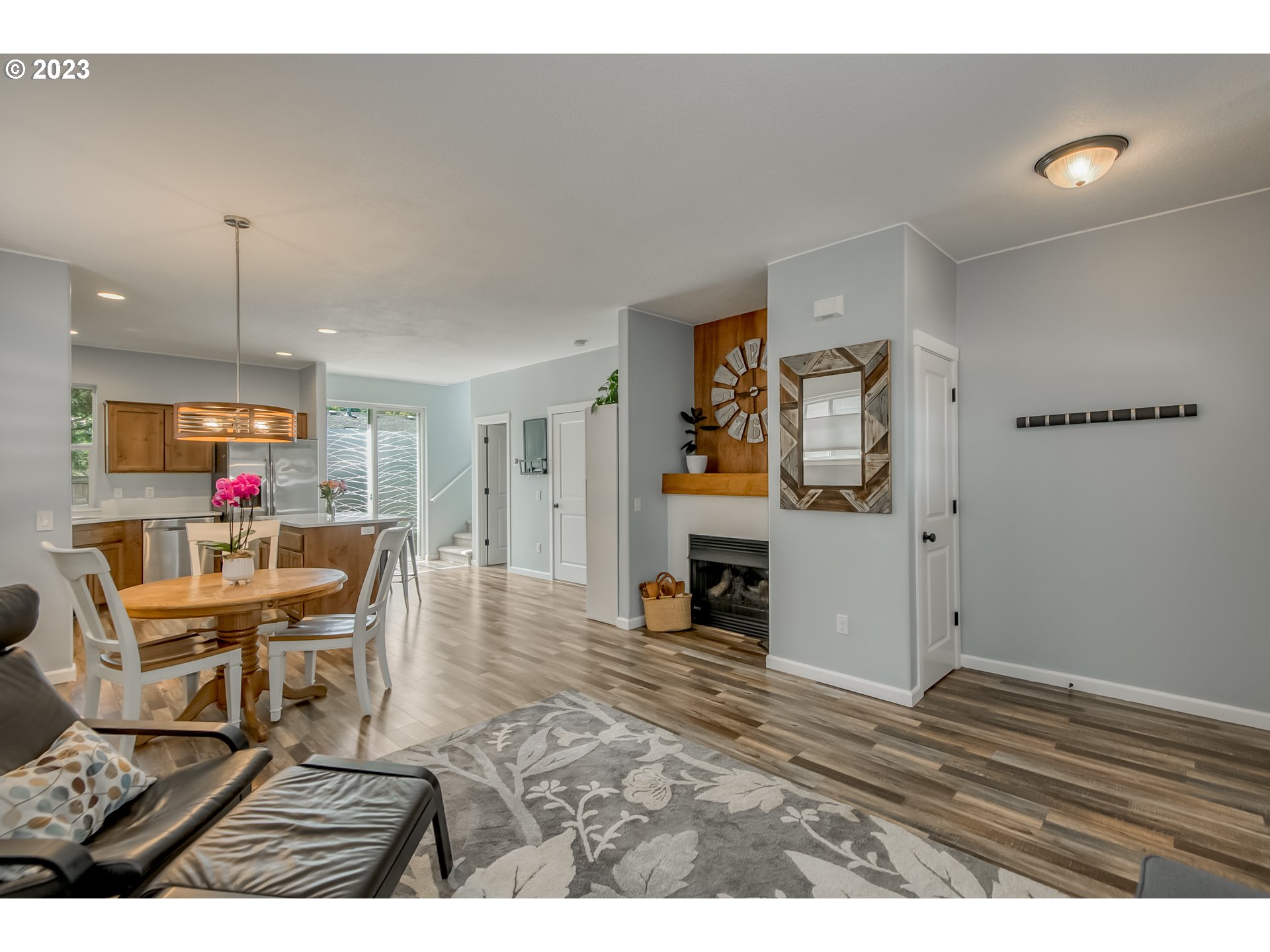 18074 Southwest Lotus Lane Beaverton, OR 97003 - Photo 3 of 19 a living room with furniture and a kitchen view