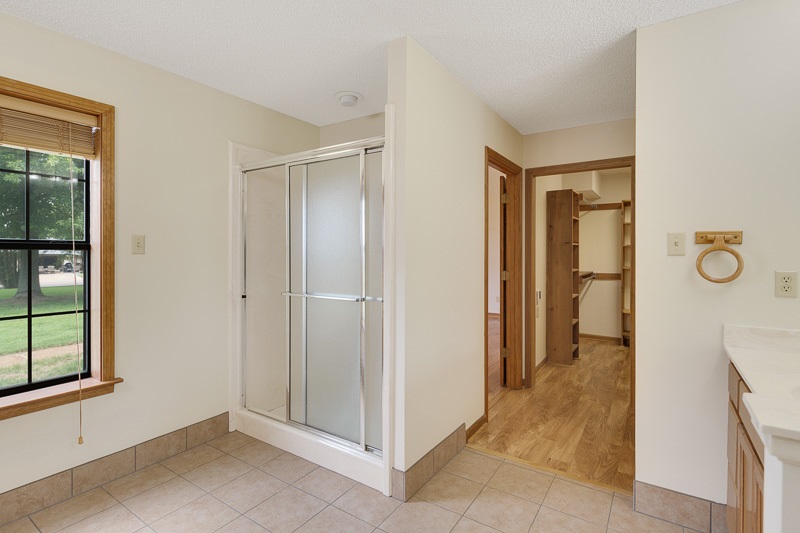 8979 Pleasant Ridge Road Arlington, TN 38002 - Photo 11 of 25 Separate shower