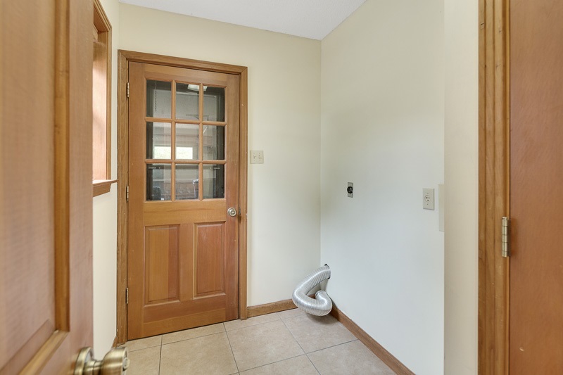 8979 Pleasant Ridge Road Arlington, TN 38002 - Photo 22 of 25 Walk through laundry room leading to the attached 2 car garage.