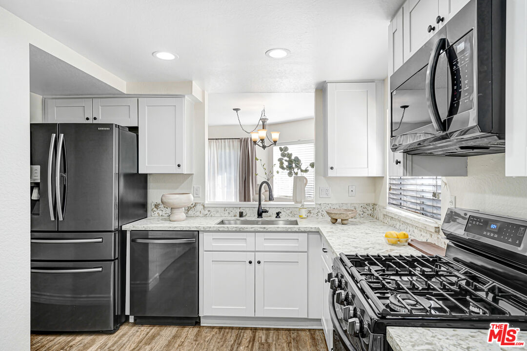 1890 Rory Lane, Unit 2 Simi Valley, CA 93063 - Photo 3 of 14