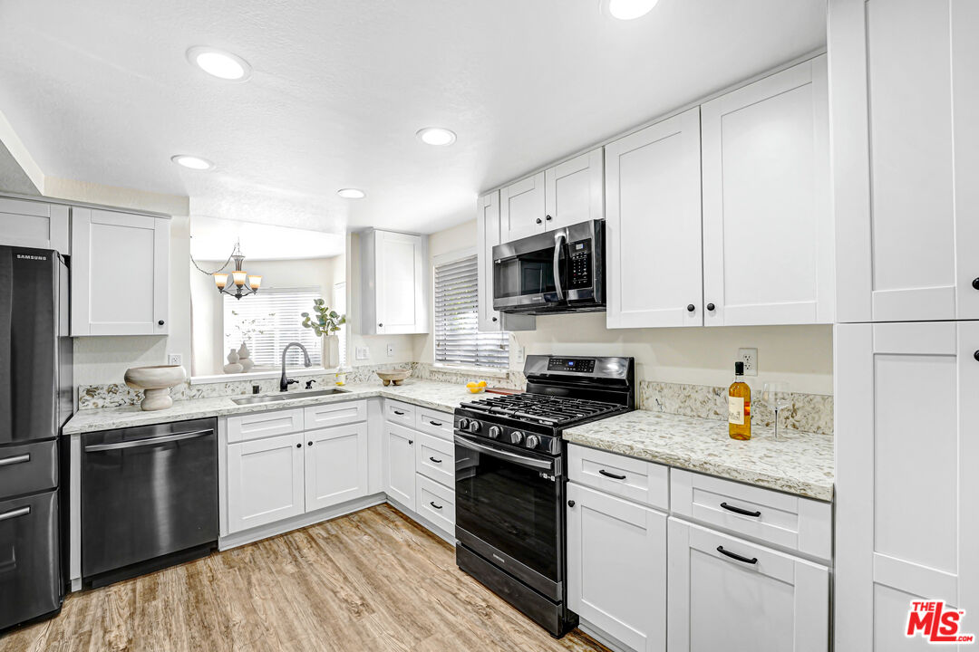 1890 Rory Lane, Unit 2 Simi Valley, CA 93063 - Photo 4 of 14