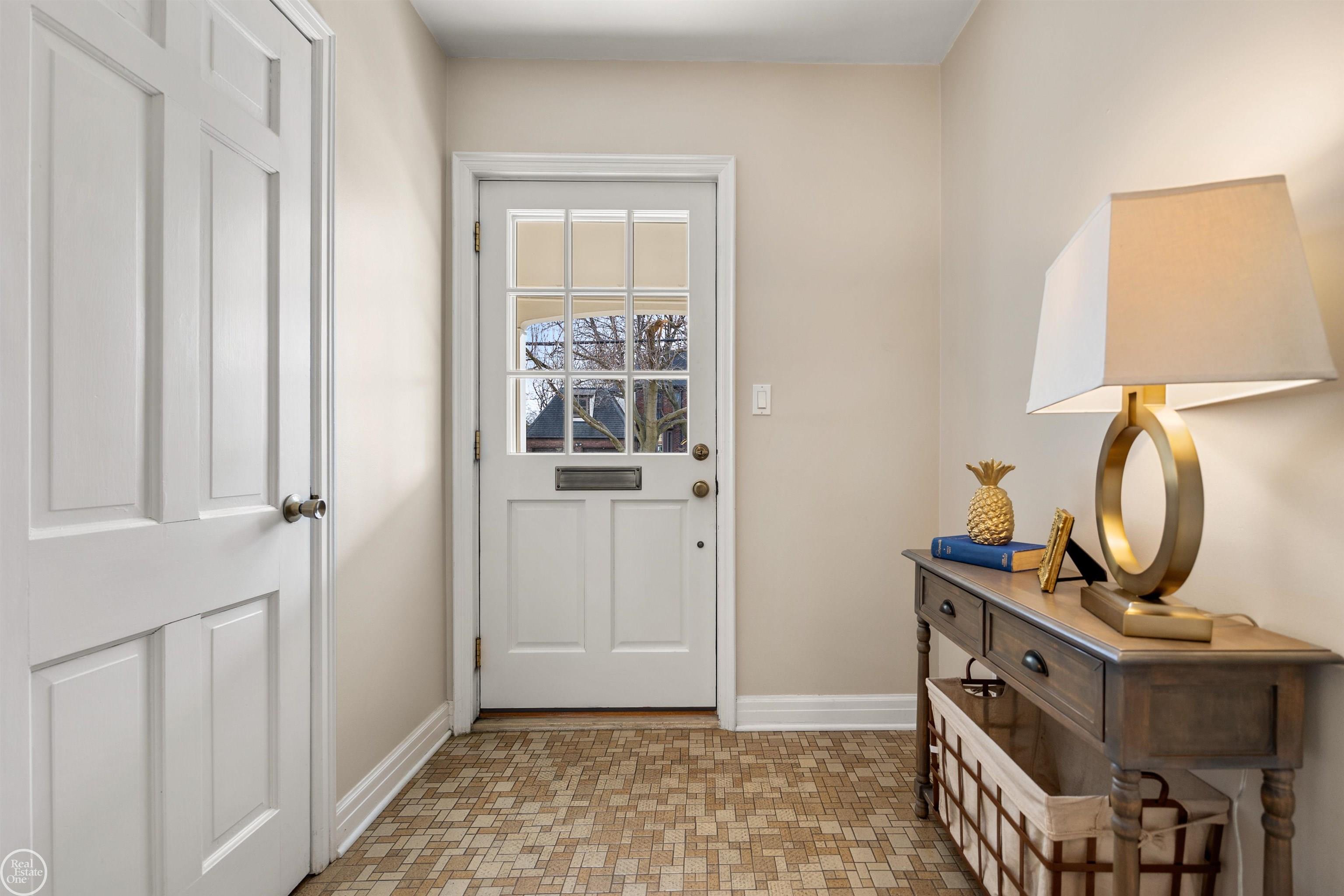 704 Pemberton Road Grosse Pointe Park, MI 48230 - Photo 8 of 75