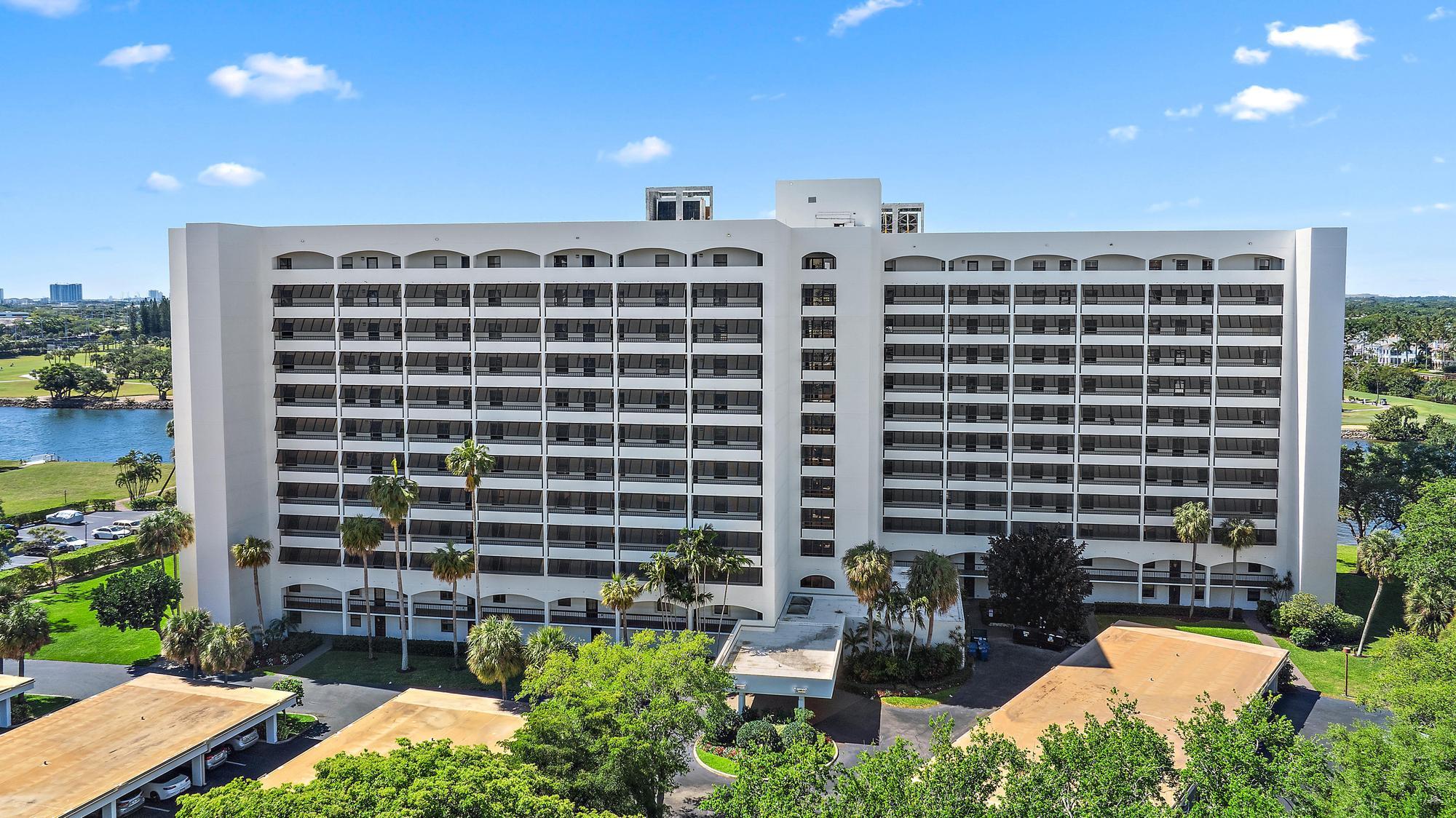 356 Golfview Road, Unit 405 North Palm Beach, FL 33408 - Photo 17 of 30 Front Air View