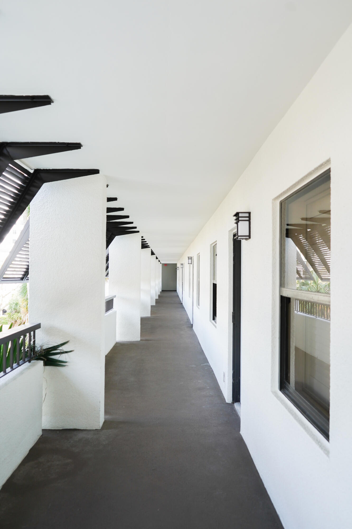 356 Golfview Road, Unit 405 North Palm Beach, FL 33408 - Photo 30 of 30 4th Floor Hallway