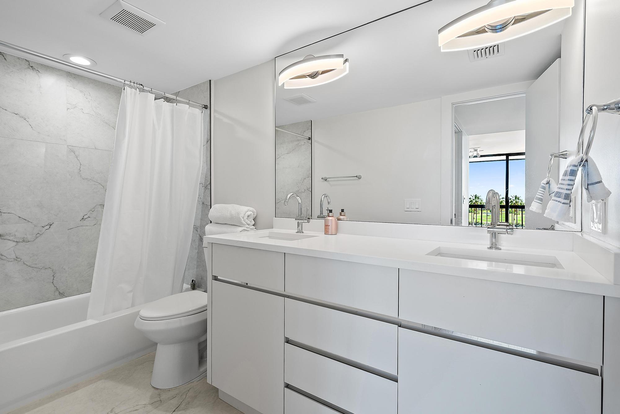 356 Golfview Road, Unit 405 North Palm Beach, FL 33408 - Photo 9 of 30 Primary Bath