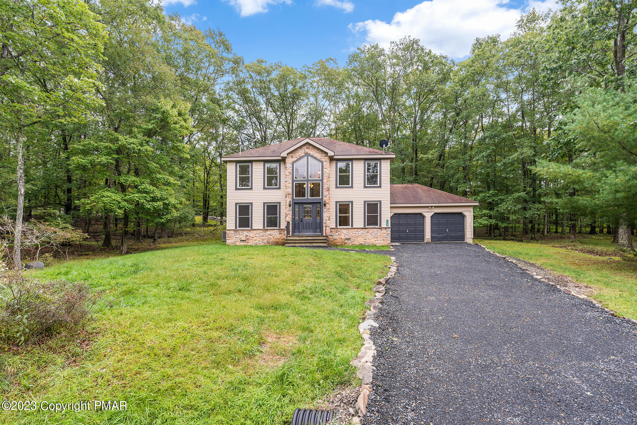 229 Ravenhill Road Tamiment, PA 18371 - Photo 1 of 28 229 Ravenhill Rd-Lehman Township-PA-01