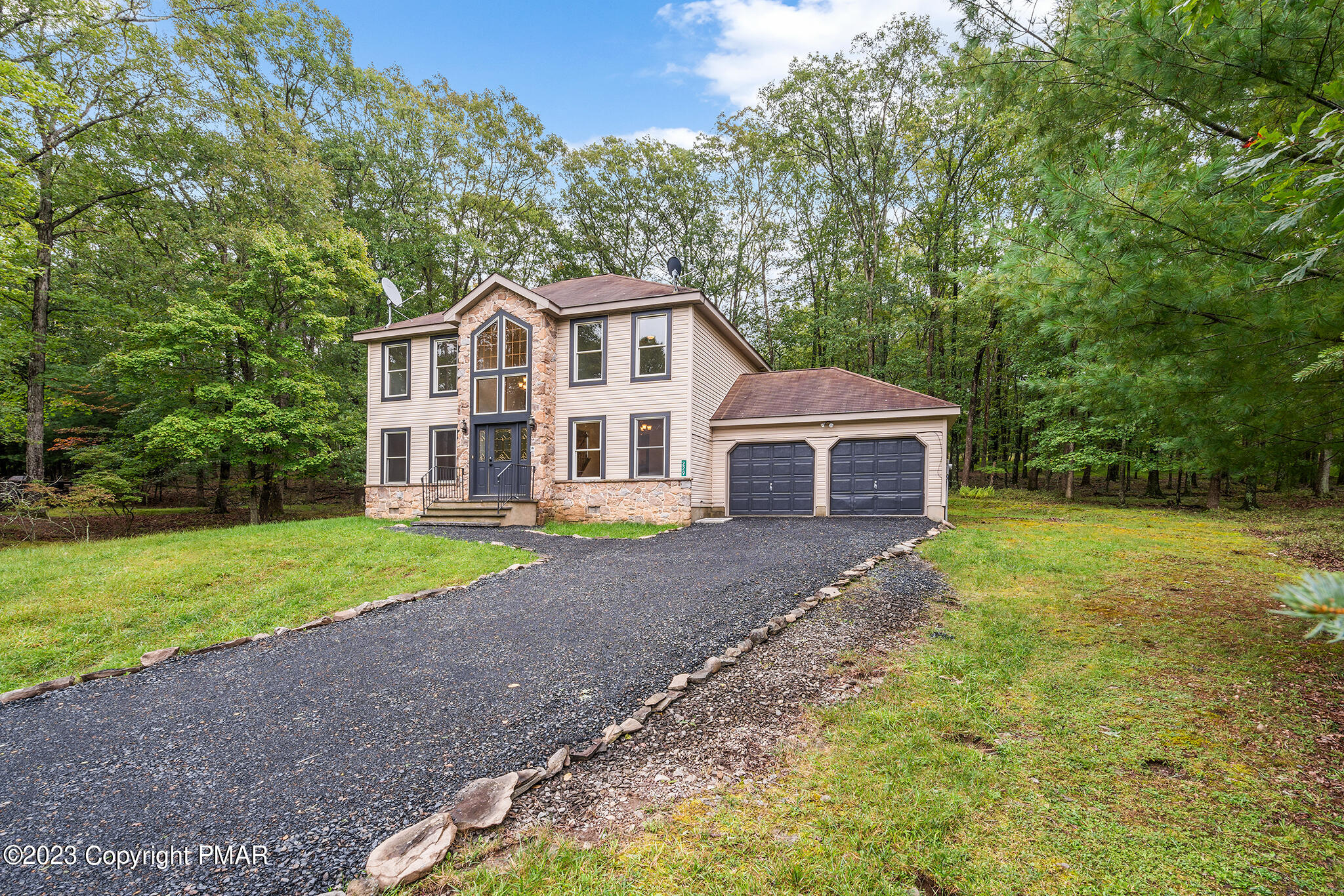 229 Ravenhill Road Tamiment, PA 18371 - Photo 2 of 28 229 Ravenhill Rd-Lehman Township-PA-02