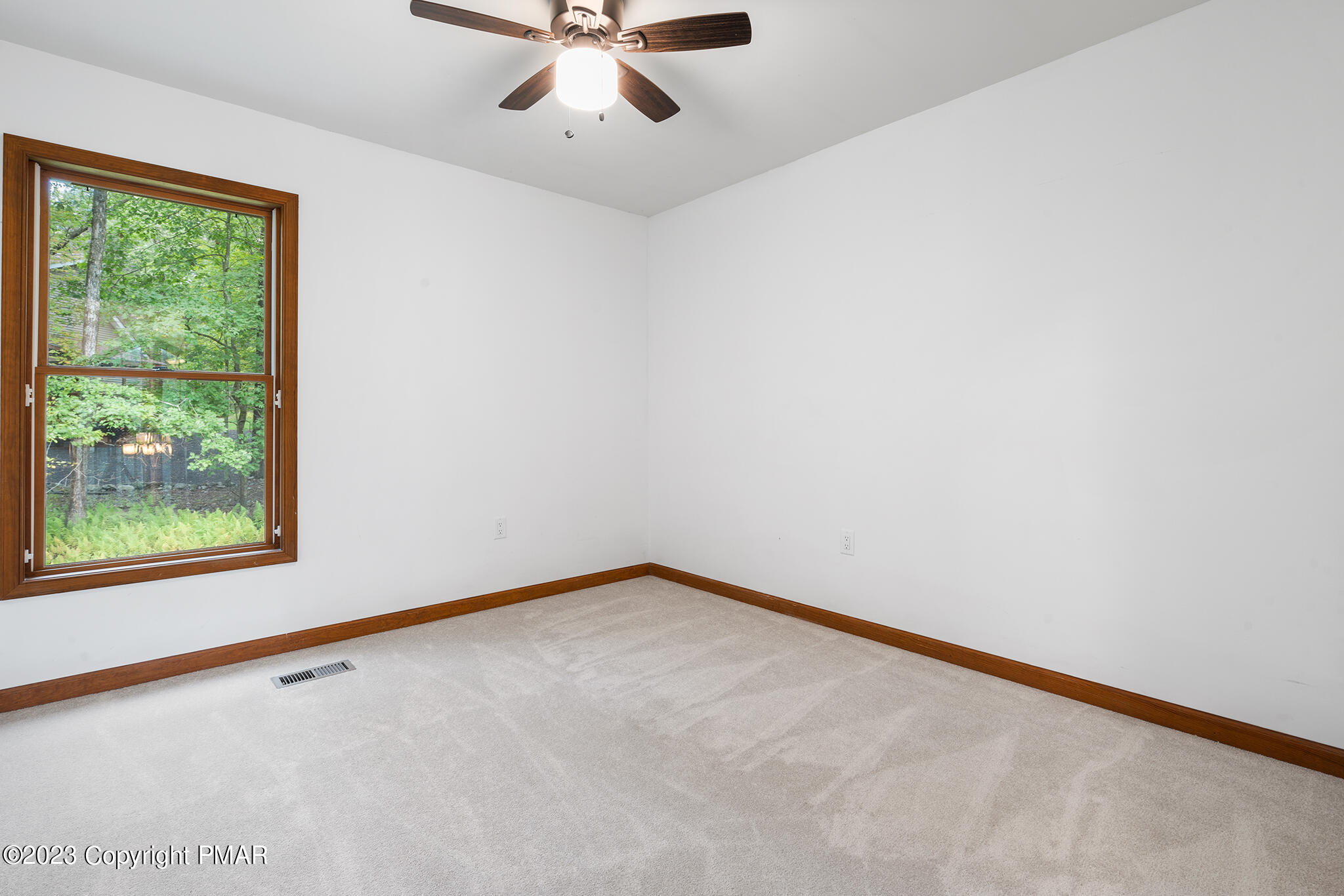 229 Ravenhill Road Tamiment, PA 18371 - Photo 22 of 28 229 Ravenhill Rd-Lehman Township-PA-22