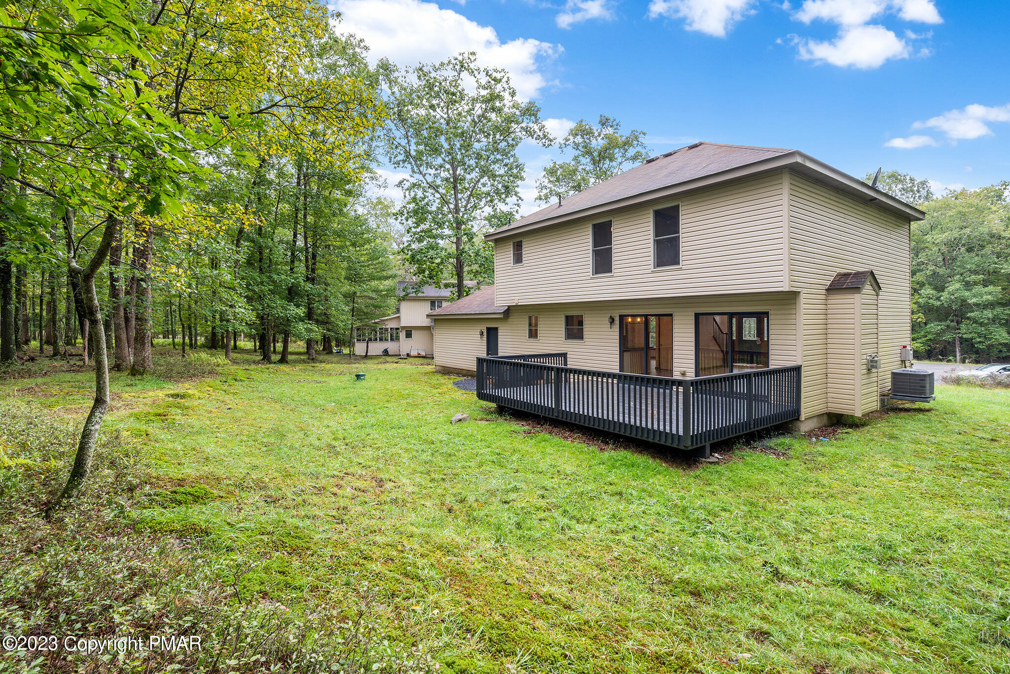 229 Ravenhill Road Tamiment, PA 18371 - Photo 5 of 28 229 Ravenhill Rd-Lehman Township-PA-05