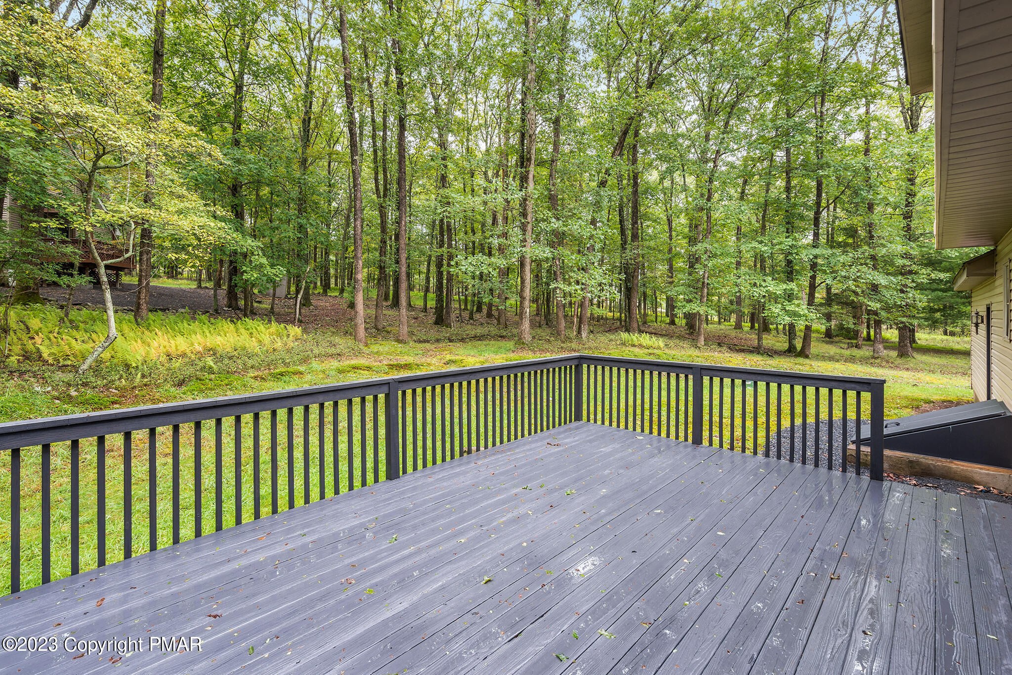 229 Ravenhill Road Tamiment, PA 18371 - Photo 6 of 28 229 Ravenhill Rd-Lehman Township-PA-06