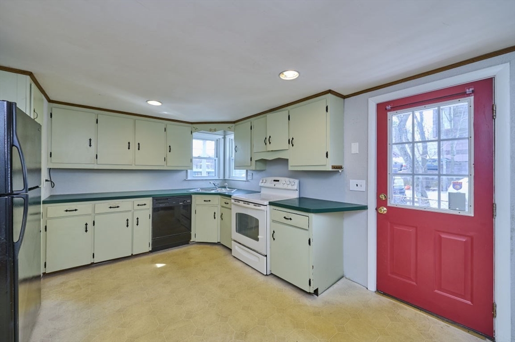 12 Shore Road Waltham, MA 02451 - Photo 3 of 22 Gallery Image 3