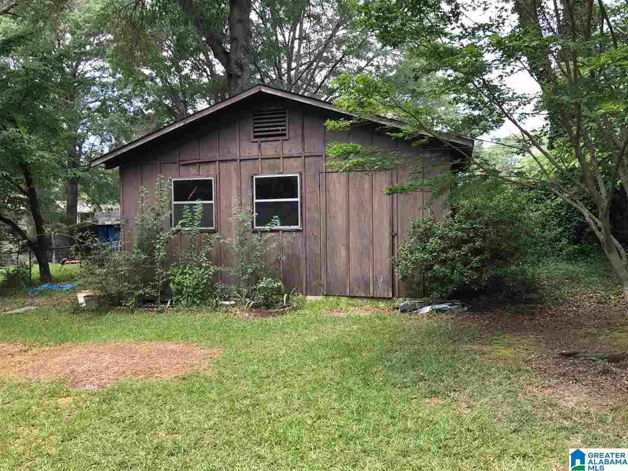 911 Pinewood Lane Sylacauga, AL 35150 - Photo 4 of 6