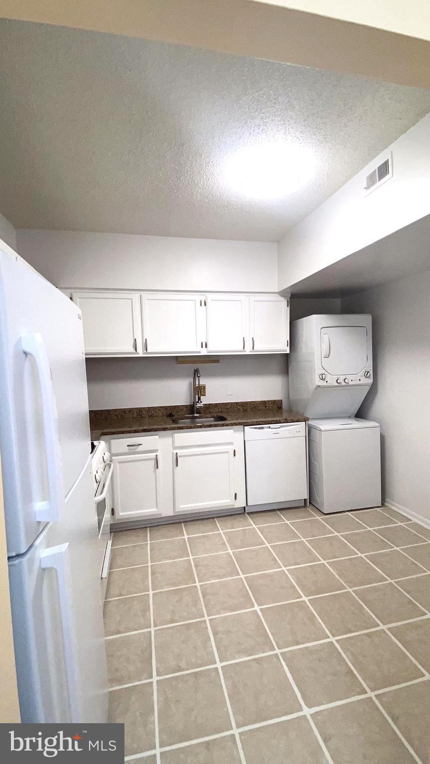 11839 Shire Court, Unit 2C Reston, VA 20191 - Photo 23 of 60 a bathroom with a bathtub and shower