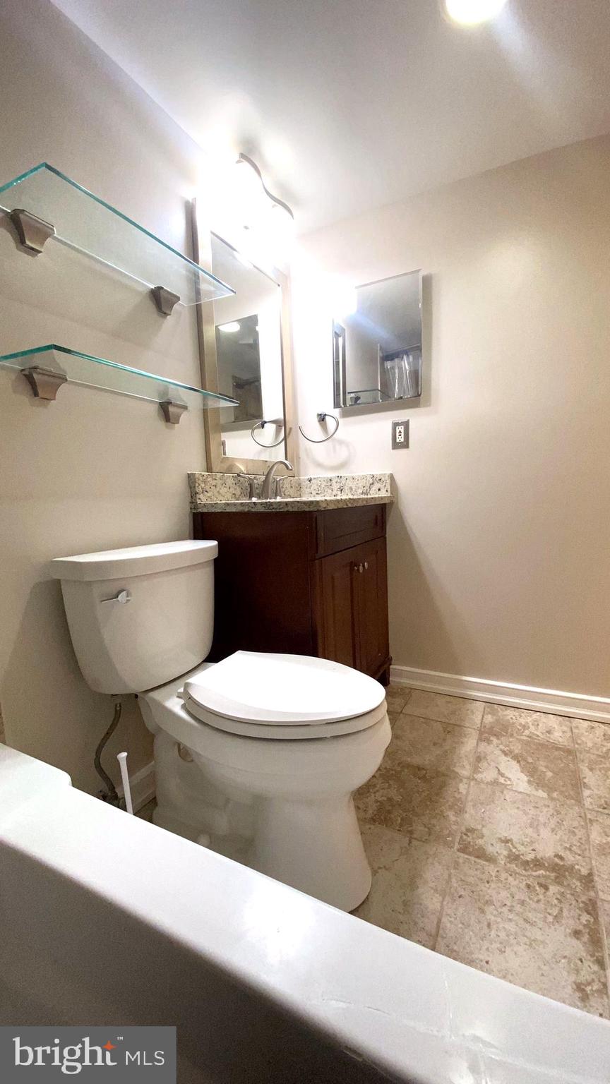 11839 Shire Court, Unit 2C Reston, VA 20191 - Photo 29 of 60 a bathroom with a toilet a sink and bathtub