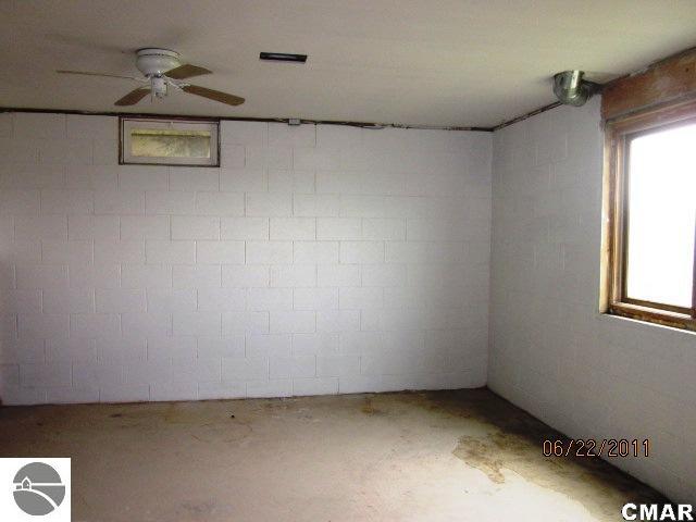 11221 East Colby Road Crystal, MI 48818 - Photo 16 of 20 1771555-15.JPG