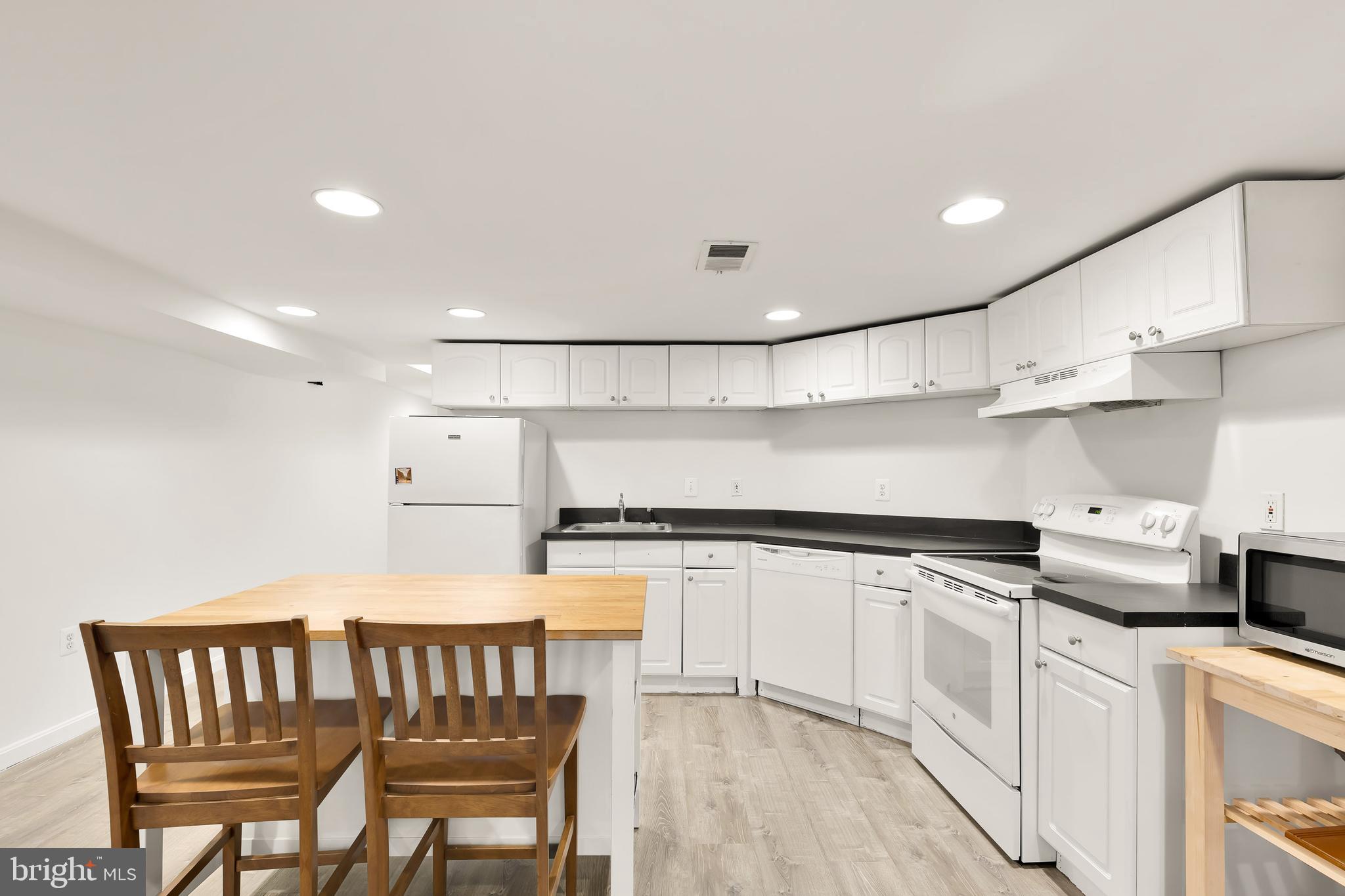 610 R Street Northwest Washington, DC 20001 - Photo 32 of 44