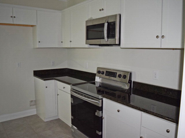 1012 Sunnybell Lane Foley, AL 36535 - Photo 5 of 25 Kitchen Range