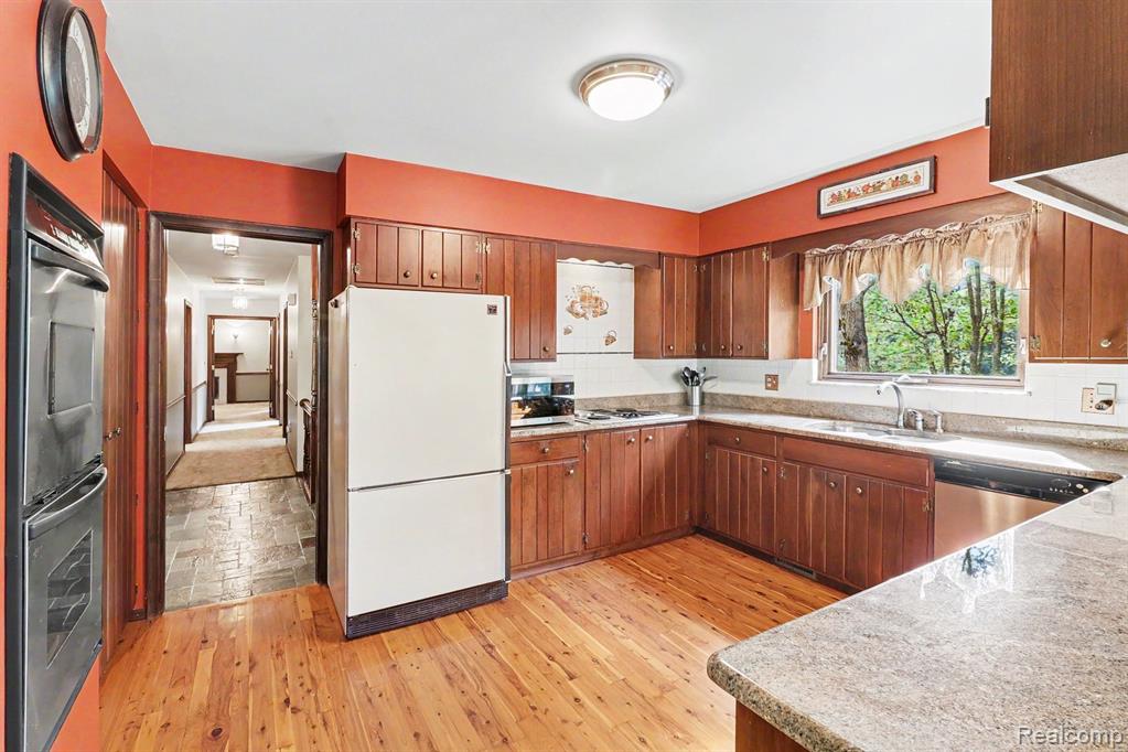 6300 North Raddatz Road Fowlerville, MI 48836 - Photo 12 of 42 Gallery Image 12