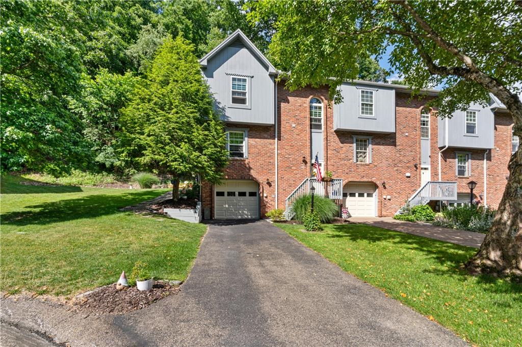 162 Old English Road Pittsburgh, PA 15237 - Photo 2 of 25 Gallery Image 2