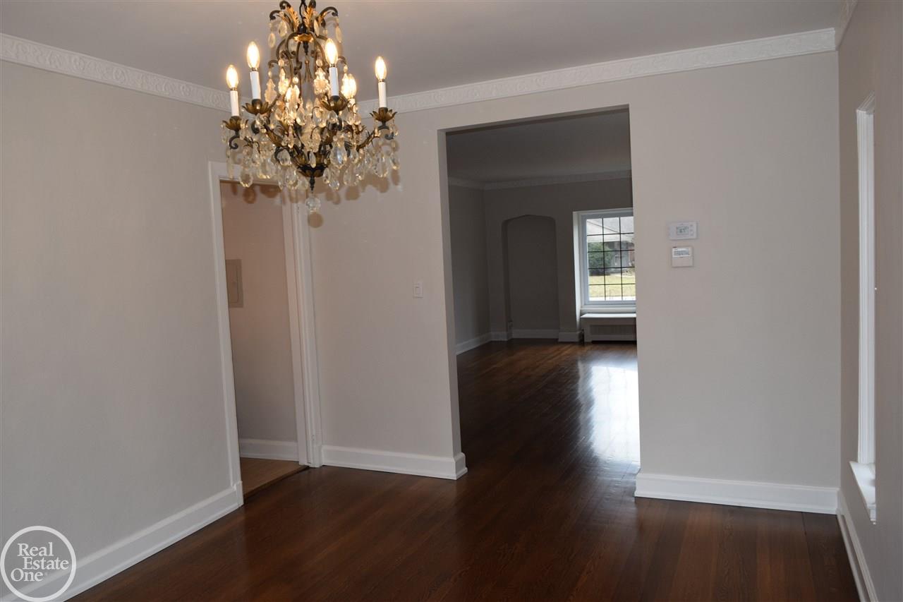 552 Cadieux Road Grosse Pointe, MI 48230 - Photo 15 of 51 31340987-14.JPG