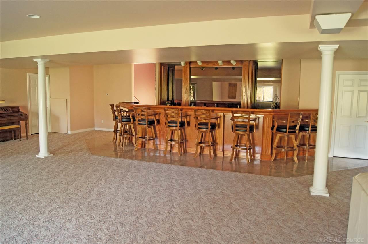 1812 Fox Run Rochester, MI 48306 - Photo 54 of 58 31241619-53.JPG