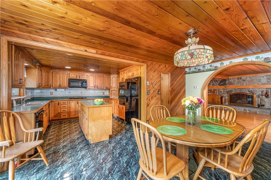 135 Eagleville Road Tiverton, RI 02878 - Photo 6 of 47