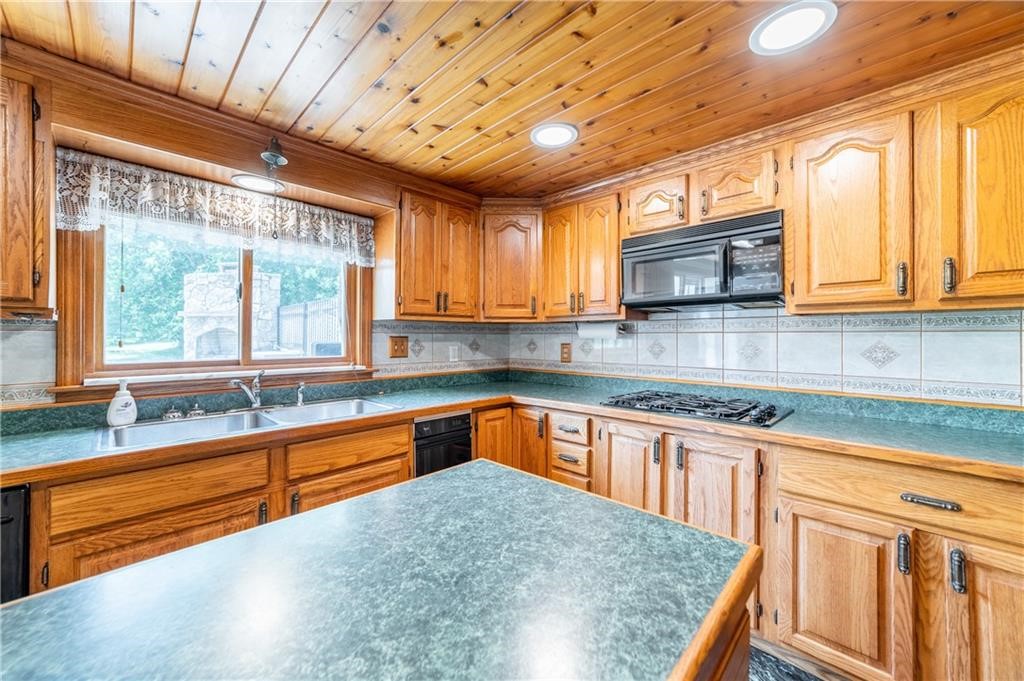 135 Eagleville Road Tiverton, RI 02878 - Photo 7 of 47