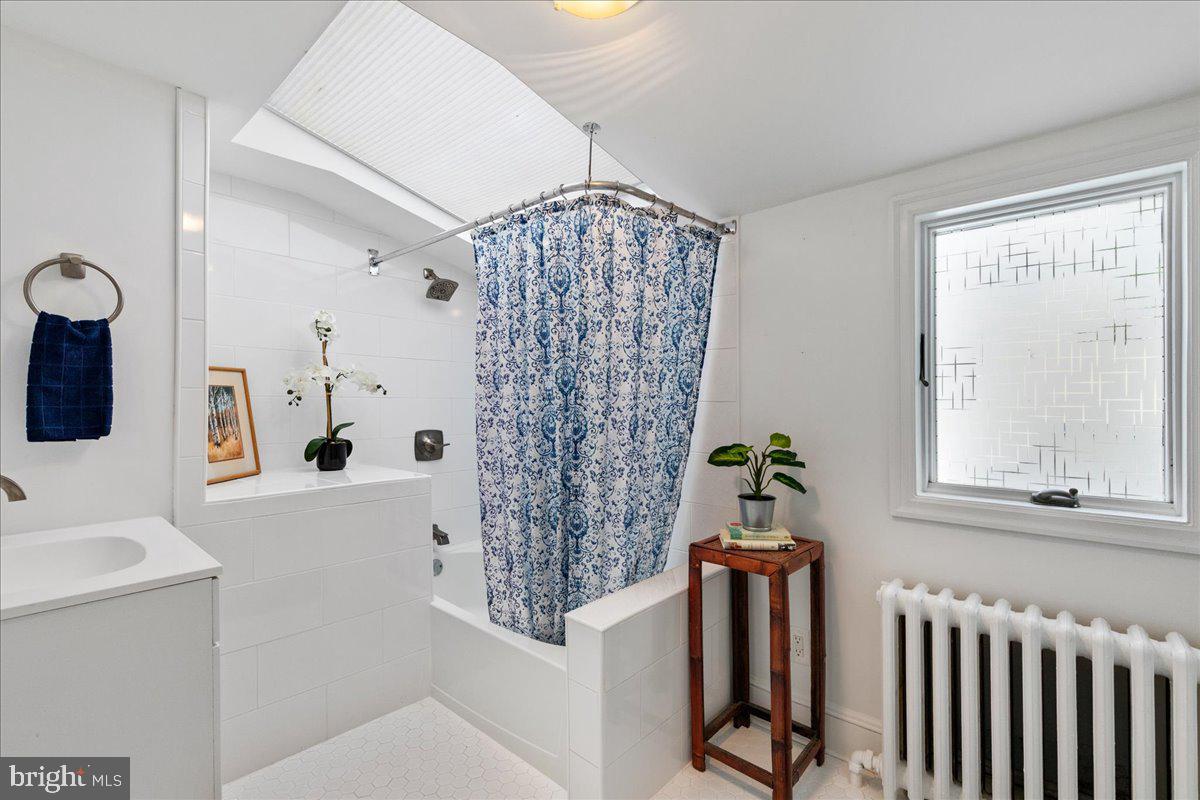 31 Poe Road Princeton, NJ 08540 - Photo 21 of 40 Private Bath for Bedroom 3