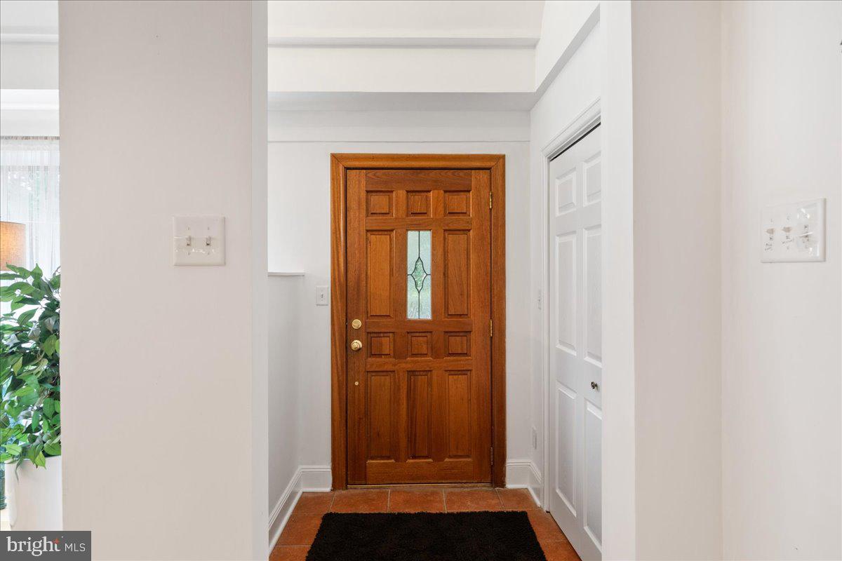 31 Poe Road Princeton, NJ 08540 - Photo 3 of 40 foyer