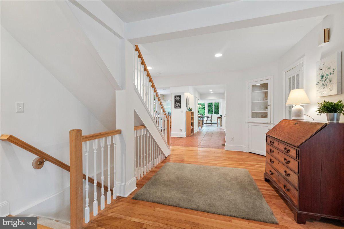 31 Poe Road Princeton, NJ 08540 - Photo 6 of 40 Living Room