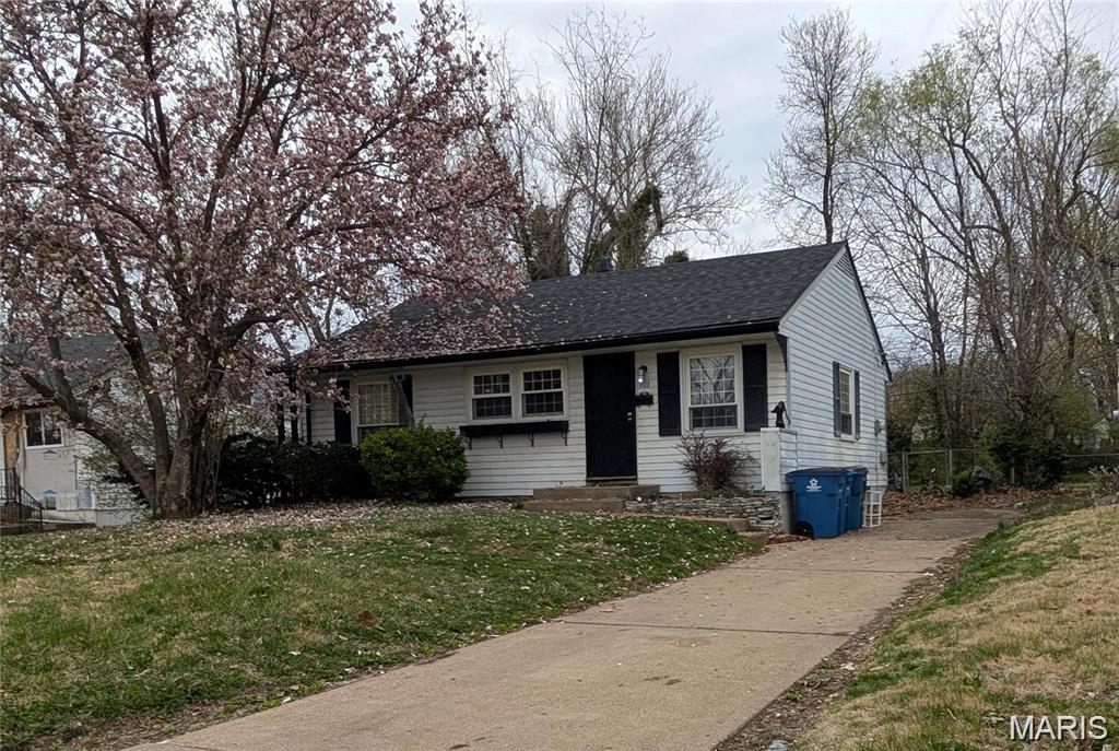213 Cameron Road St. Louis, MO 63137 - Photo 1 of 1