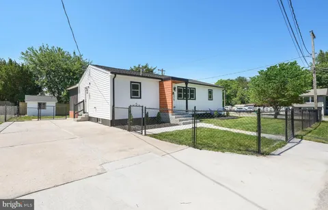 a house view with a backyard space