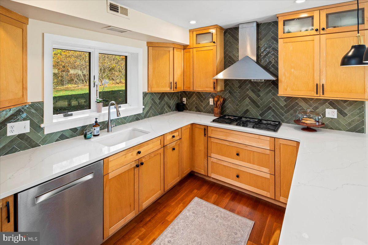 2853 Flowing Springs Road Spring City, PA 19475 - Photo 4 of 47 Quartz Counter Tops