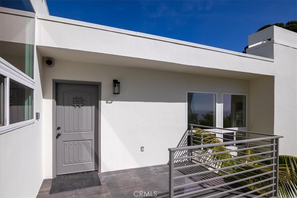 362 Pinecrest Drive Laguna Beach, CA 92651 - Photo 31 of 32 a view of kitchen with furniture and refrigerator