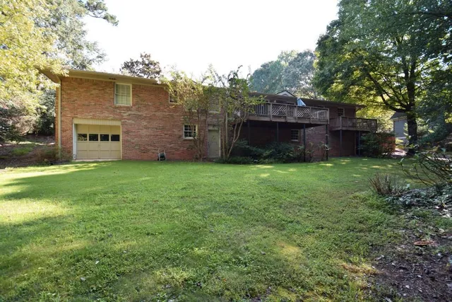 a view of a back yard of the house