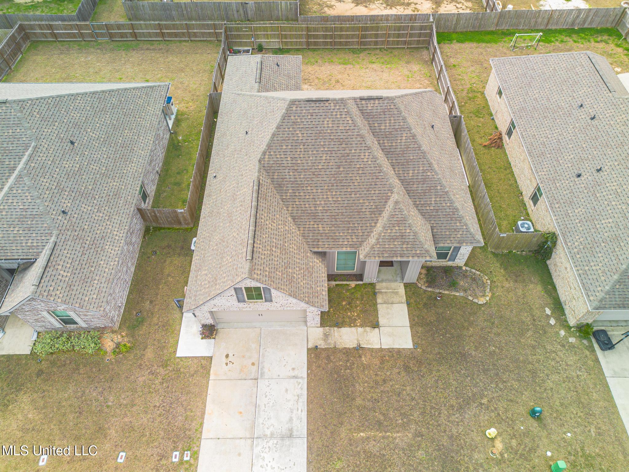 3725 Victor Lane D'Iberville, MS 39540 - Photo 2 of 29 21-8