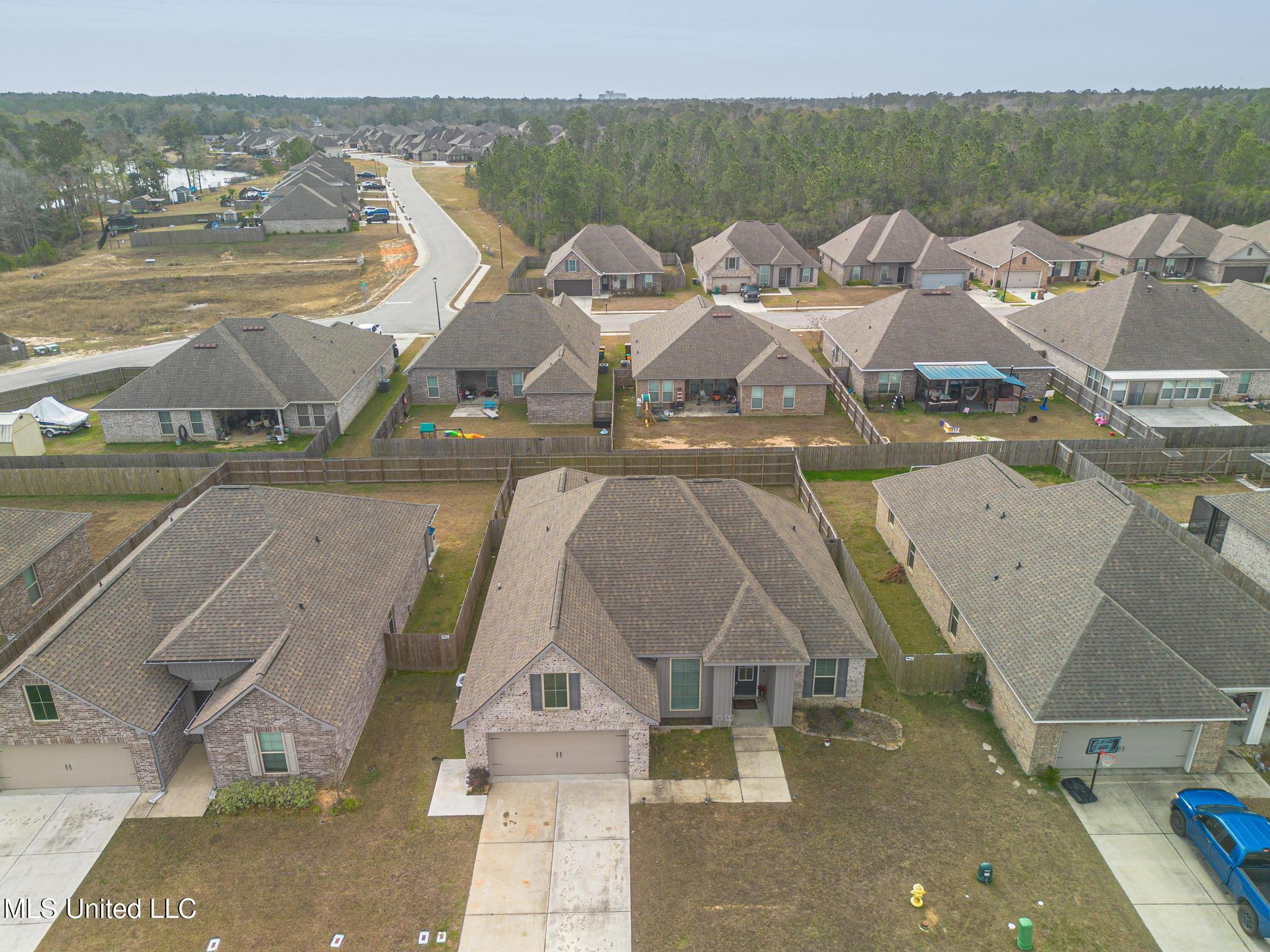 3725 Victor Lane D'Iberville, MS 39540 - Photo 3 of 29 21-9