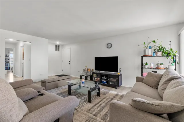 $240,900 | 1518 Harbour Court, Unit A1, Schaumburg, IL 60193