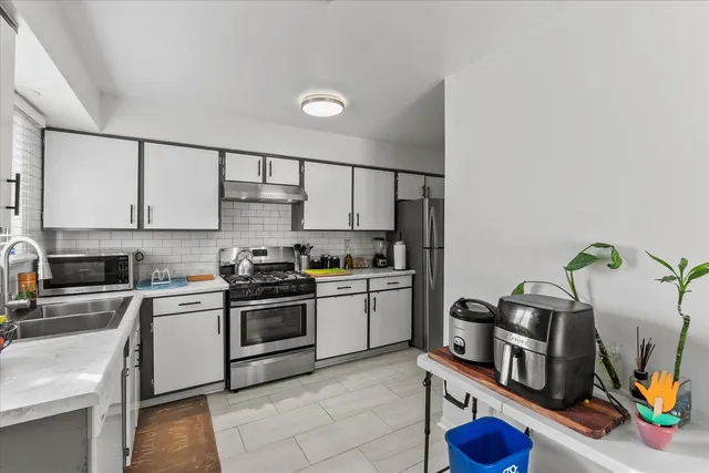 $240,900 | 1518 Harbour Court, Unit A1, Schaumburg, IL 60193