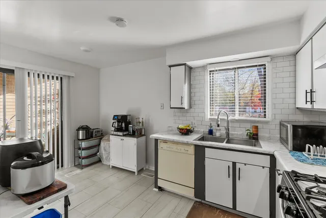 $240,900 | 1518 Harbour Court, Unit A1, Schaumburg, IL 60193