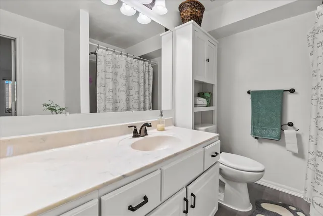 $240,900 | 1518 Harbour Court, Unit A1, Schaumburg, IL 60193